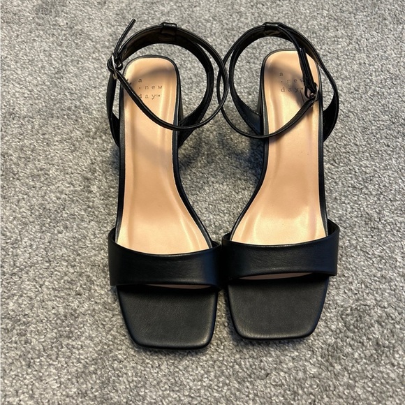 Heels - Picture 2 of 6